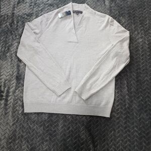 Classic V-Neck Sweater 100% Merino Wool Size XL in Light Gray